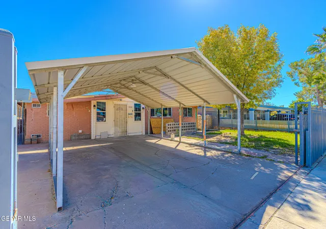 Photo 3 of Single family home for sale at 504 Encino Dr, El Paso, TX 79905 | MLS# 952906 | Listing updated on 2026-10-23
