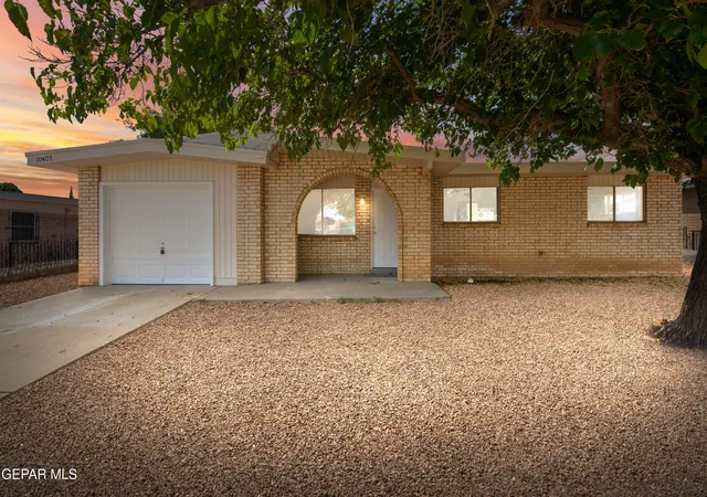 Photo 4 of Sale Pending at 10407 Hermes Dr, El Paso, TX 79924 | MLS# 953025 | Listing updated on 2026-10-27
