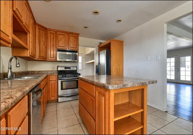 Photo 2 of Single family home for sale at 4006 Santa Anita Dr, El Paso, TX 79902 | MLS# 953116 | Listing updated on 2026-10-23