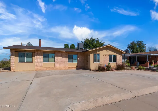 Photo 2 of Single family home for sale at 10133 Renfrew Dr, El Paso, TX 79925 | MLS# 953032 | Listing updated on 2026-10-27