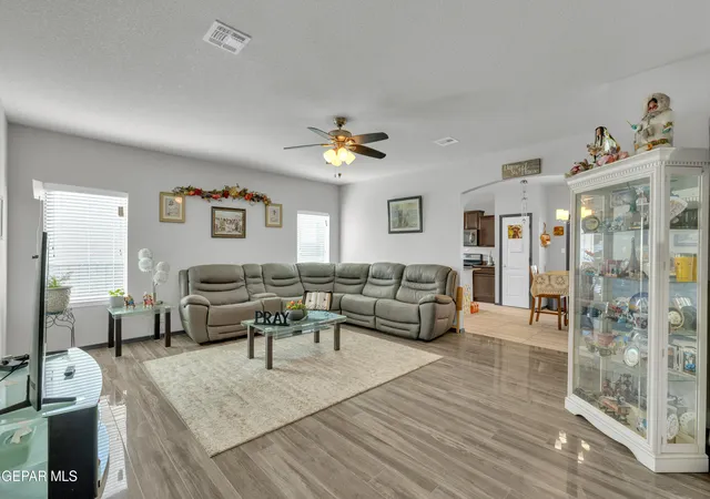 Photo 2 of Single family home for sale at 519 Emerald Dunes Pl, Horizon City, TX 79928 | MLS# 953317 | Listing updated on 2026-10-28