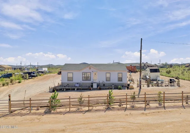 Photo 2 of Manufactured home for sale at 19310 Phillip Bazaar, El Paso, TX 79938 | MLS# 953236 | Listing updated on 2026-10-22
