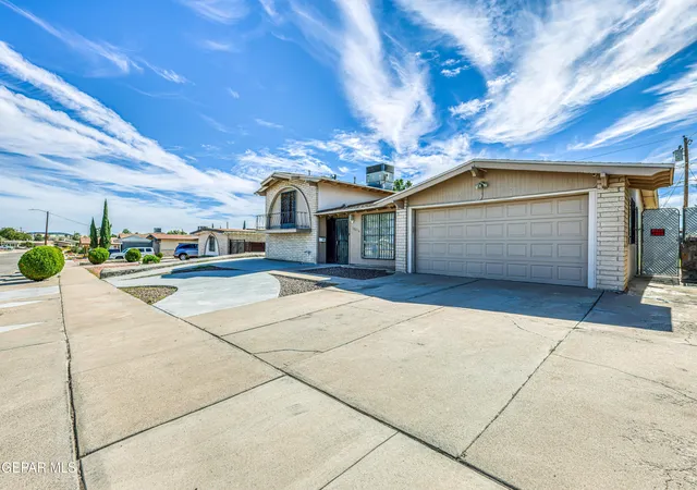 Photo 2 of Single family home for sale at 10216 Maxwood Dr, El Paso, TX 79925 | MLS# 953299 | Listing updated on 2026-10-24