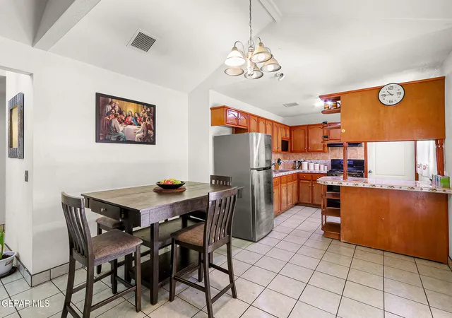 Photo 4 of Single family home for sale at 9732 La Morenita Cir, El Paso, TX 79927 | MLS# 953511 | Listing updated on 2026-10-28