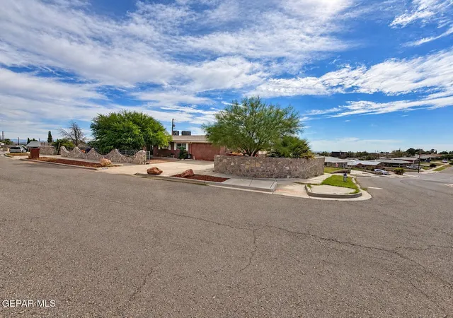 Photo 2 of Single family home for sale at 3504 Beryl Ln, El Paso, TX 79904 | MLS# 953508 | Listing updated on 2026-10-28