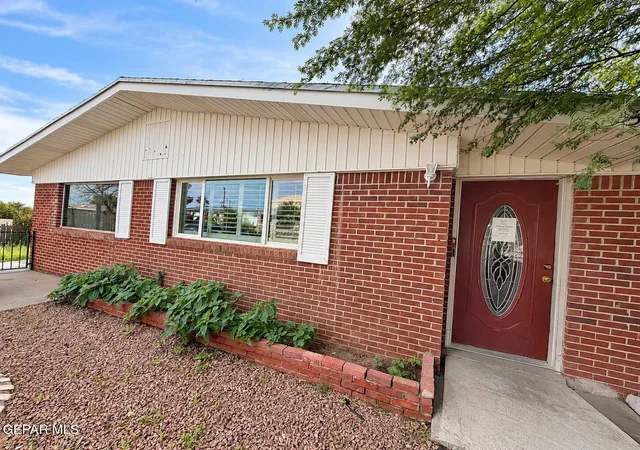 Photo 3 of Single family home for sale at 3504 Beryl Ln, El Paso, TX 79904 | MLS# 953508 | Listing updated on 2026-10-28