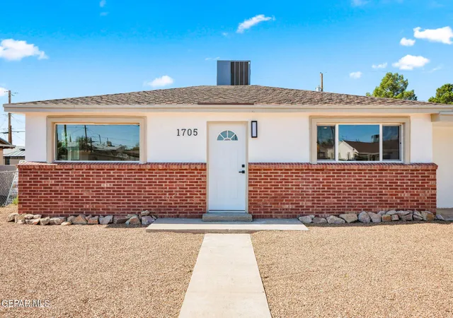 Photo 2 of Single family home for sale at 1705 Chelsea St, El Paso, TX 79903 | MLS# 953542 | Listing updated on 2026-10-28
