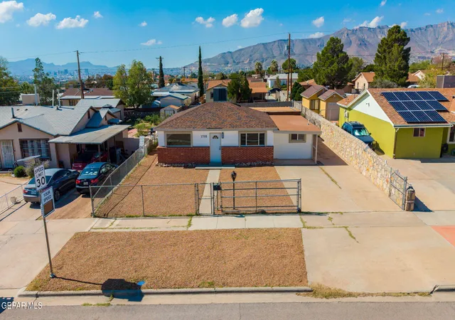 Photo 3 of Single family home for sale at 1705 Chelsea St, El Paso, TX 79903 | MLS# 953542 | Listing updated on 2026-10-28