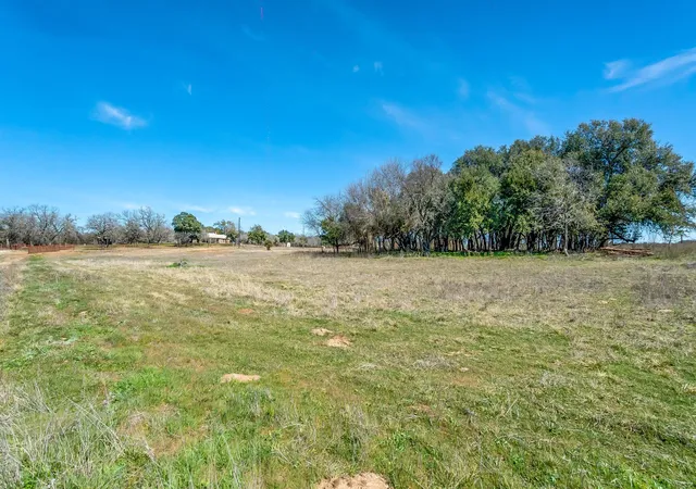 Photo 1 of Sale Pending at 1001 Lambert Ct, Weatherford, TX 76088 | MLS# 20541126 | Listing updated on 2026-10-05