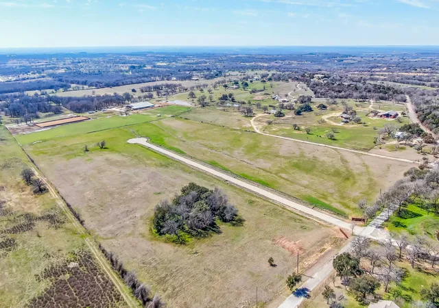 Photo 3 of Sale Pending at 1001 Lambert Ct, Weatherford, TX 76088 | MLS# 20541126 | Listing updated on 2026-10-05