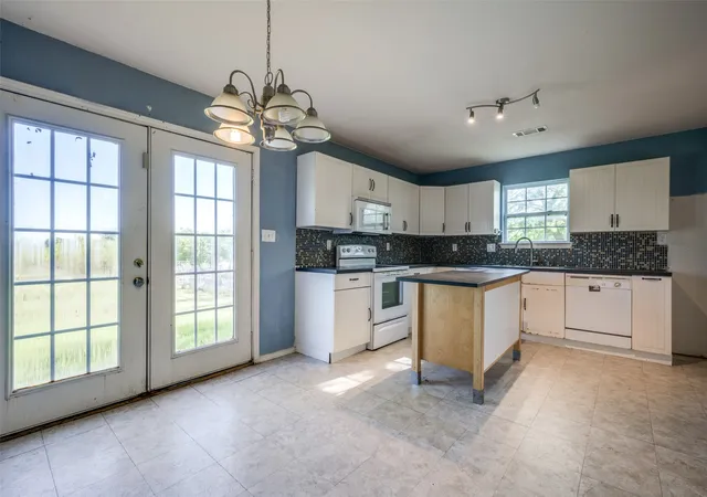 Photo 3 of Single family home for sale at 970 Mcreynolds Rd, Sanger, TX 76266 | MLS# 20584892 | Listing updated on 2026-09-14
