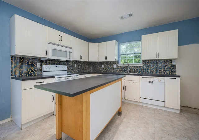 Photo 4 of Single family home for sale at 970 Mcreynolds Rd, Sanger, TX 76266 | MLS# 20584892 | Listing updated on 2026-09-14