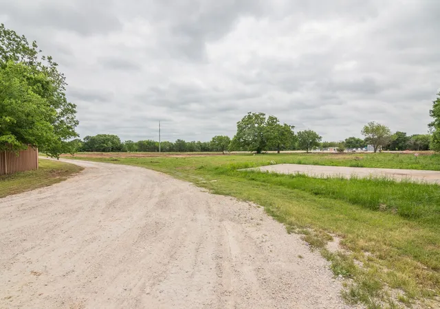 Photo 1 of Land for sale at 622 Mansfield Rd, Cleburne, TX 76031 | MLS# 20615263 | Listing updated on 2026-09-14
