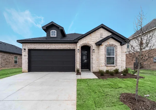 Photo 1 of Single family home for sale at 2213 Ridgecrest Ln, Sherman, TX 75092 | MLS# 20737242 | Listing updated on 2026-09-08