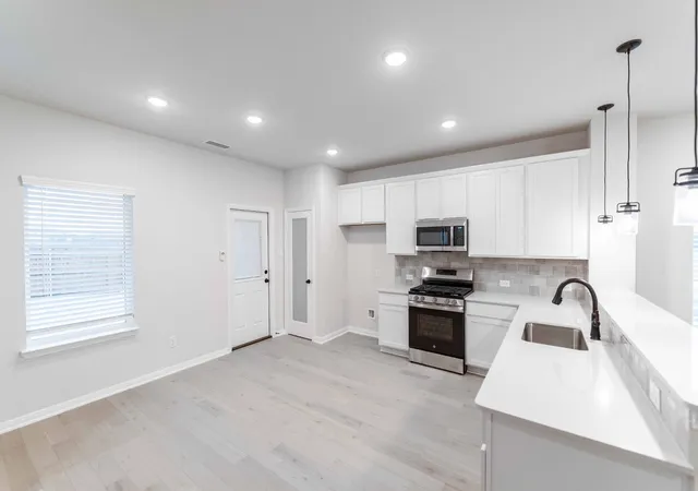 Photo 4 of Single family home for sale at 2408 Hollyhill Way, Sherman, TX 75092 | MLS# 20737259 | Listing updated on 2026-09-08