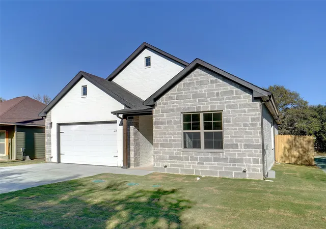 Photo 3 of Single family home for sale at 4913 Wichita St, Granbury, TX 76048 | MLS# 20779689 | Listing updated on 2026-09-10