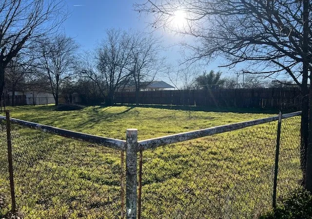 Photo 2 of Sale Pending at 202 Hensley St, Jacksboro, TX 76458 | MLS# 20827499 | Listing updated on 2026-09-10