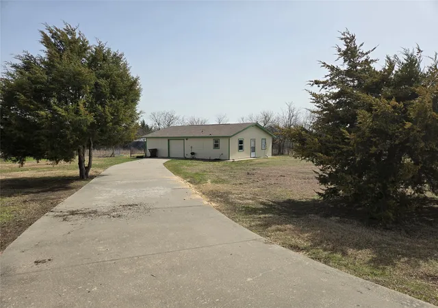 Photo 2 of Single family home for sale at 1001 N Atkins Dr, Celeste, TX 75423 | MLS# 20867237 | Listing updated on 2026-08-01