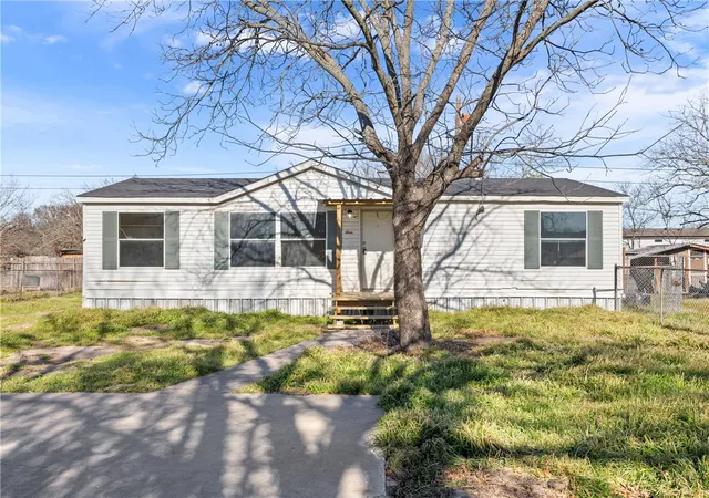 Photo 1 of Manufactured home for sale at 1615 Crockett St, Waco, TX 76705 | MLS# 228508 | Listing updated on 2026-09-08