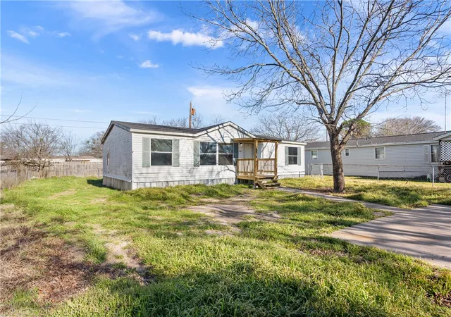 Photo 3 of Manufactured home for sale at 1615 Crockett St, Waco, TX 76705 | MLS# 228508 | Listing updated on 2026-09-08