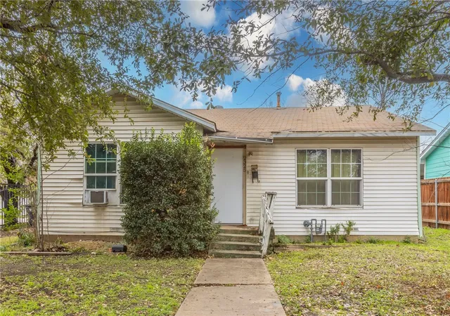 Photo 2 of Single family home for sale at 2325 Park Ave, Waco, TX 76706 | MLS# 228320 | Listing updated on 2026-09-14