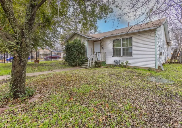 Photo 3 of Single family home for sale at 2325 Park Ave, Waco, TX 76706 | MLS# 228320 | Listing updated on 2026-09-14
