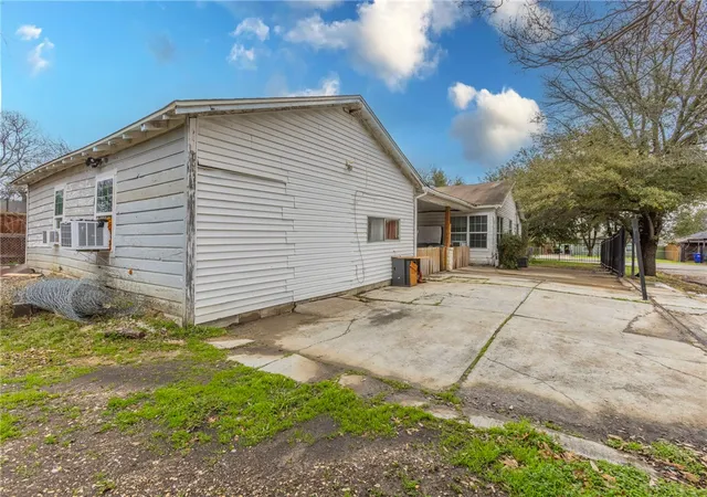 Photo 3 of Single family home for sale at 2325 Park Ave, Waco, TX 76706 | MLS# 228320 | Listing updated on 2026-09-14