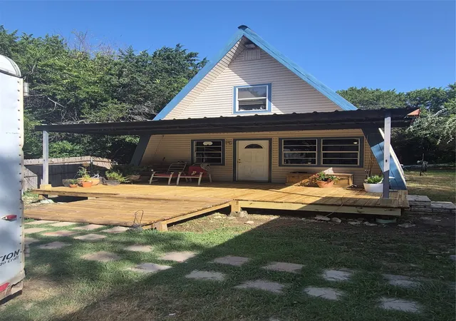 Photo 1 of Single family home for sale at 1015 Comanche Cove Dr, Granbury, TX 76048 | MLS# 20886862 | Listing updated on 2026-09-11