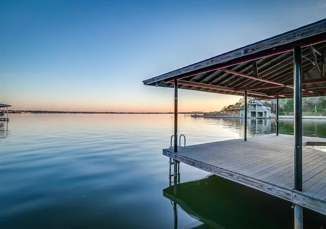 Photo 4 of Single family home for sale at 5010 Comanche Vista Ct, Granbury, TX 76049 | MLS# 20885567 | Listing updated on 2026-09-29
