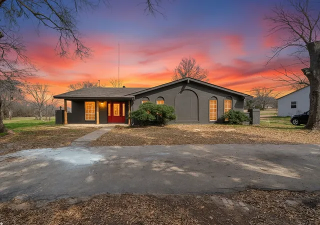 Photo 3 of Single family home for sale at 530 County Road 1123, Fruitvale, TX 75127 | MLS# 20899899 | Listing updated on 2026-09-11