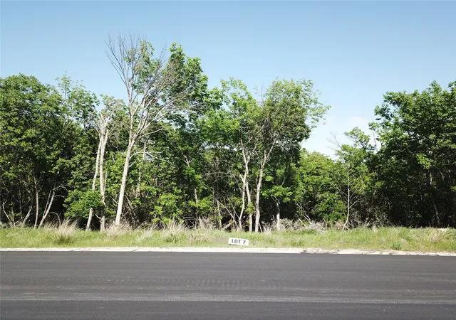 Photo 1 of Land for sale at 000 Hanna Oak Ct, Bridgeport, TX 76426 | MLS# 20906764 | Listing updated on 2026-10-02