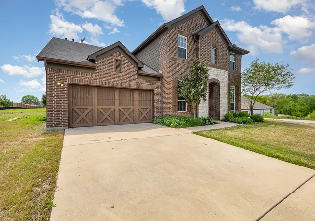 Photo 2 of Single family home for sale at 3933 Clear Water Ln, Nevada, TX 75173 | MLS# 20913509 | Listing updated on 2026-09-11