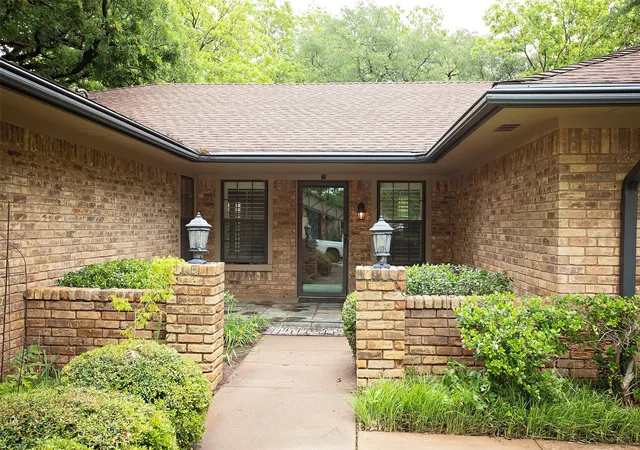 Photo 2 of Single family home for sale at 1305 Cliff Dr, Graham, TX 76450 | MLS# 20899486 | Listing updated on 2026-10-06