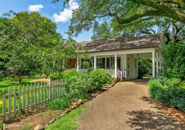 Photo 2 of Single family home for sale at 3530 Old Mooringsport Rd, Shreveport, LA 71107 | MLS# 20937821 | Listing updated on 2026-09-08