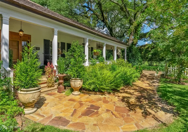 Photo 3 of Single family home for sale at 3530 Old Mooringsport Rd, Shreveport, LA 71107 | MLS# 20937821 | Listing updated on 2026-09-08