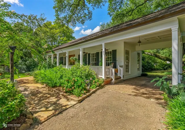 Photo 3 of Single family home for sale at 3530 Old Mooringsport Rd, Shreveport, LA 71107 | MLS# 20937821 | Listing updated on 2026-09-08