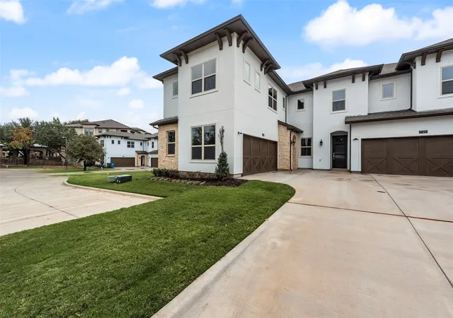 Listing Photo 4 - Condo for sale in building located at 444 Waters Edge Dr, Hickory Creek, TX 75065 - Unit #721