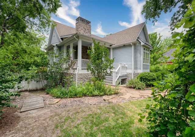 Photo 3 of Single family home for sale at 812 Baker St, Mc Kinney, TX 75069 | MLS# 20938086 | Listing updated on 2026-10-06