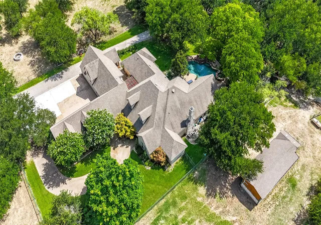 Photo 2 of Sale Pending at 110 Bent Creek Ranch Ct, Fort Worth, TX 76126 | MLS# 20940132 | Listing updated on 2026-09-12
