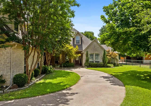 Photo 3 of Sale Pending at 110 Bent Creek Ranch Ct, Fort Worth, TX 76126 | MLS# 20940132 | Listing updated on 2026-09-12