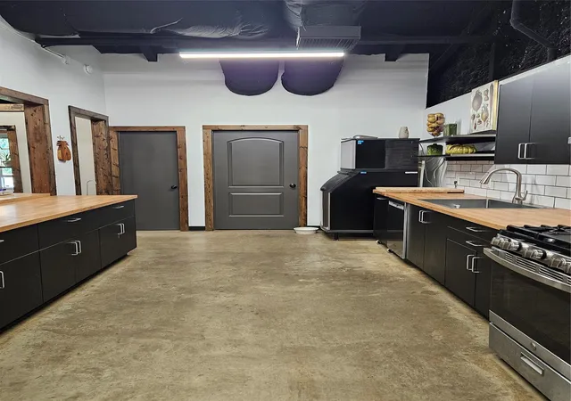 Photo 3 of Sale Pending at 13597 County Road 35, Tyler, TX 75706 | MLS# 20936927 | Listing updated on 2026-09-09