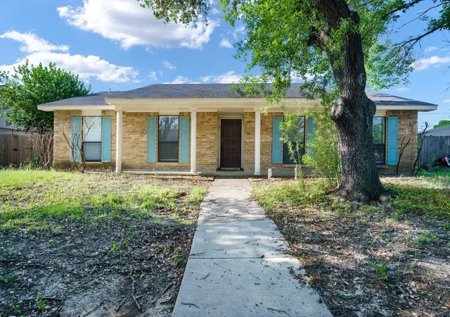 Photo 2 of Sale Pending at 745 Oakland St, Grand Prairie, TX 75052 | MLS# 20945740 | Listing updated on 2026-09-14