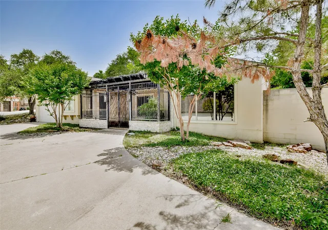 Photo 1 of Sale Pending at 4009 Scenic Way, Granbury, TX 76049 | MLS# 20945089 | Listing updated on 2026-09-13