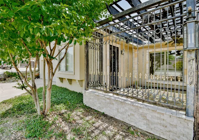 Photo 2 of Sale Pending at 4009 Scenic Way, Granbury, TX 76049 | MLS# 20945089 | Listing updated on 2026-09-13