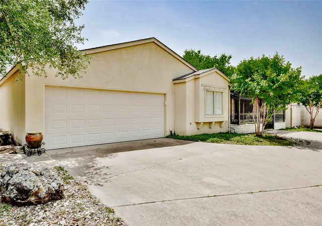 Photo 4 of Sale Pending at 4009 Scenic Way, Granbury, TX 76049 | MLS# 20945089 | Listing updated on 2026-09-13
