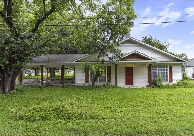 Photo 1 of Single family home for sale at 103 S San Jacinto St, Whitney, TX 76692 | MLS# 20951582 | Listing updated on 2026-07-31