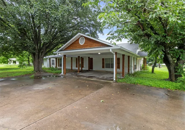 Photo 2 of Single family home for sale at 103 S San Jacinto St, Whitney, TX 76692 | MLS# 20951582 | Listing updated on 2026-07-31