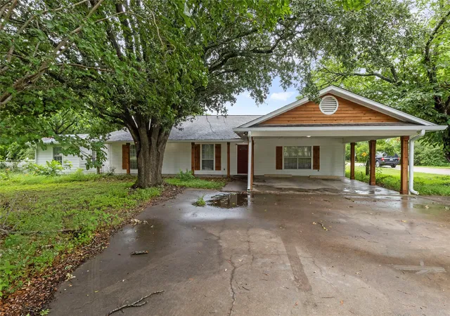 Photo 3 of Single family home for sale at 103 S San Jacinto St, Whitney, TX 76692 | MLS# 20951582 | Listing updated on 2026-07-31