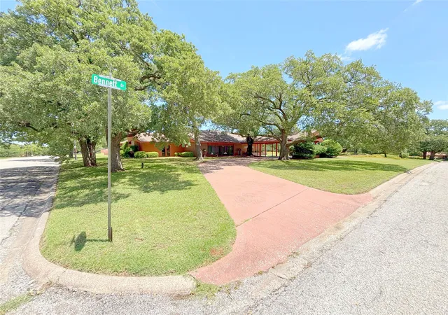Photo 1 of Single family home for sale at 905 Bennett Dr, Bowie, TX 76230 | MLS# 20955186 | Listing updated on 2026-07-29