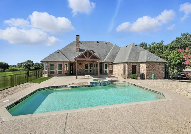 Photo 4 of Single family home for sale at 12886 Saint John Rd, Pilot Point, TX 76258 | MLS# 20959815 | Listing updated on 2026-09-08